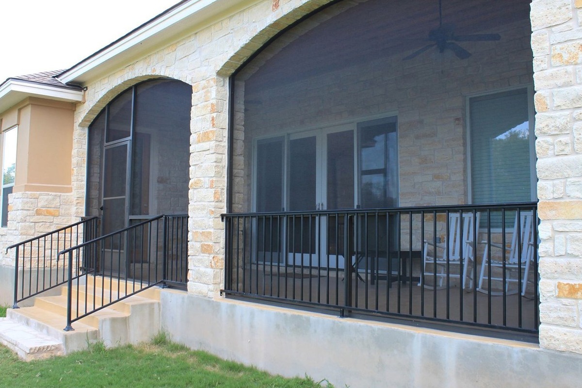 Screen room on a new aluminum cover, Pflugerville